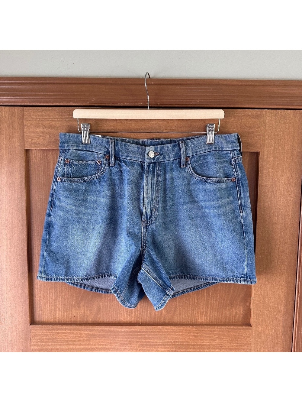 American Eagle Strigid Curvy Relaxed Denim Jean Shorts High Rise Women’s size 14